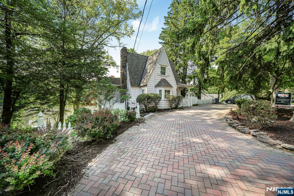 716 Colonial Road - Photo 1