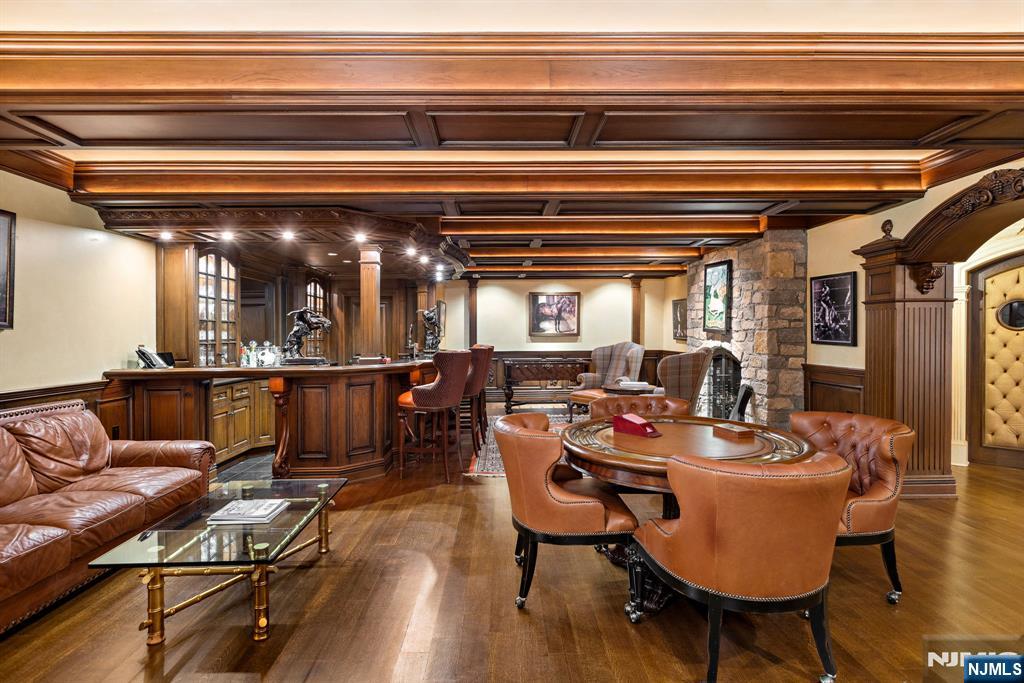 Full Bar