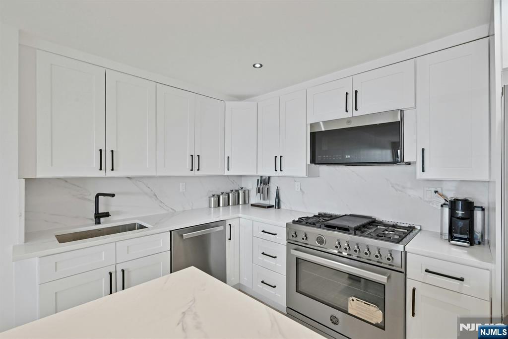 6040 Boulevard East, #31E, West New York, NJ 07093 Listing Photo  11