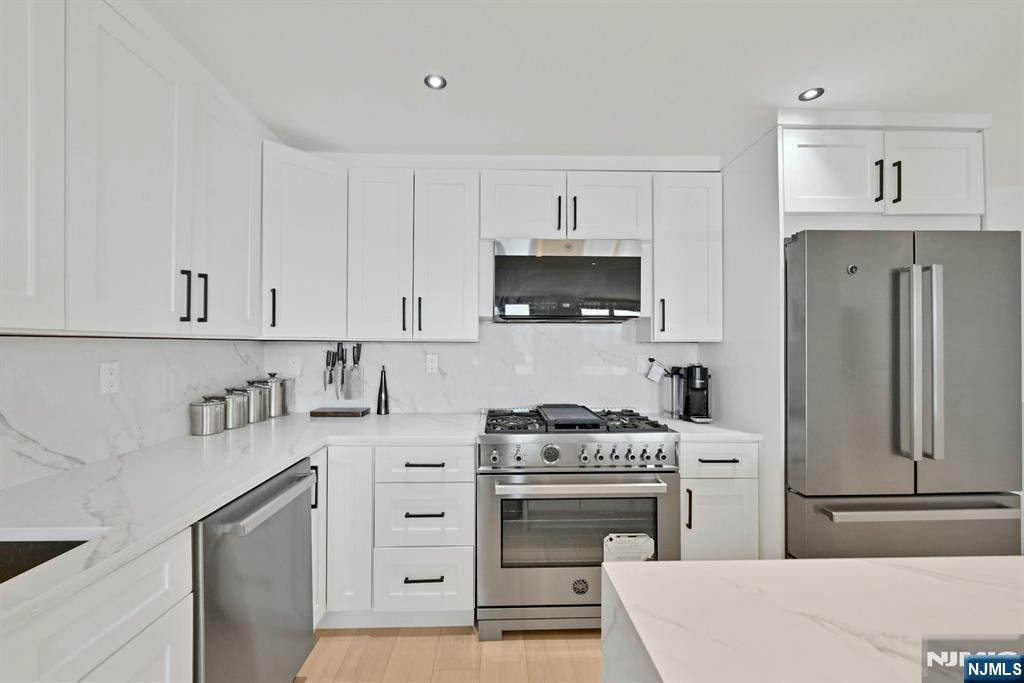 6040 Boulevard East, #31E, West New York, NJ 07093 Listing Photo  12
