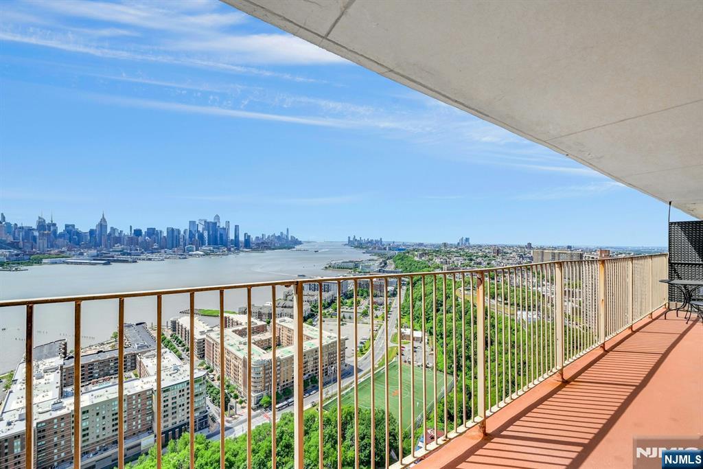 6040 Boulevard East, #31E, West New York, NJ 07093 Listing Photo  13