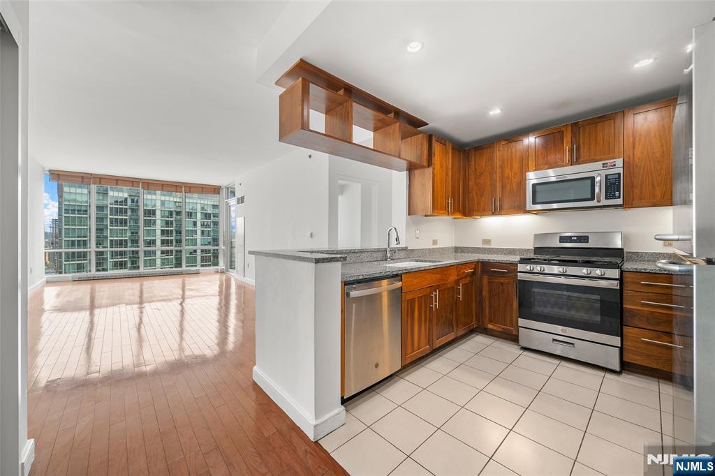 20 Newport Parkway #2311 — photo 4