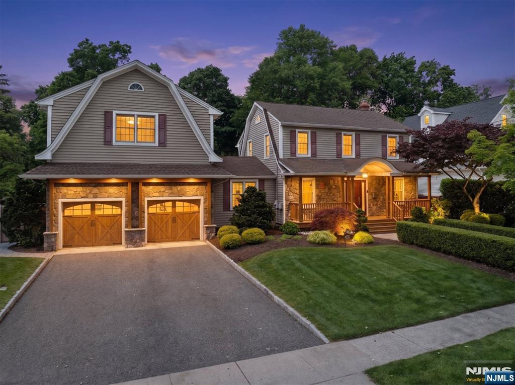 454 Hasbrouck Boulevard - Photo 2