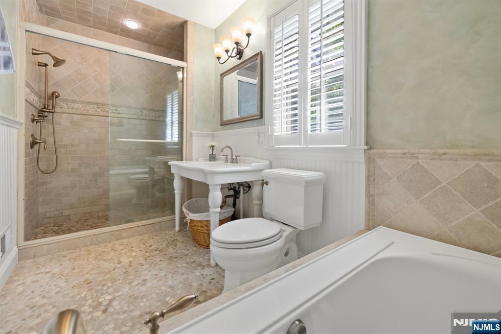 454 Hasbrouck Boulevard — photo 23