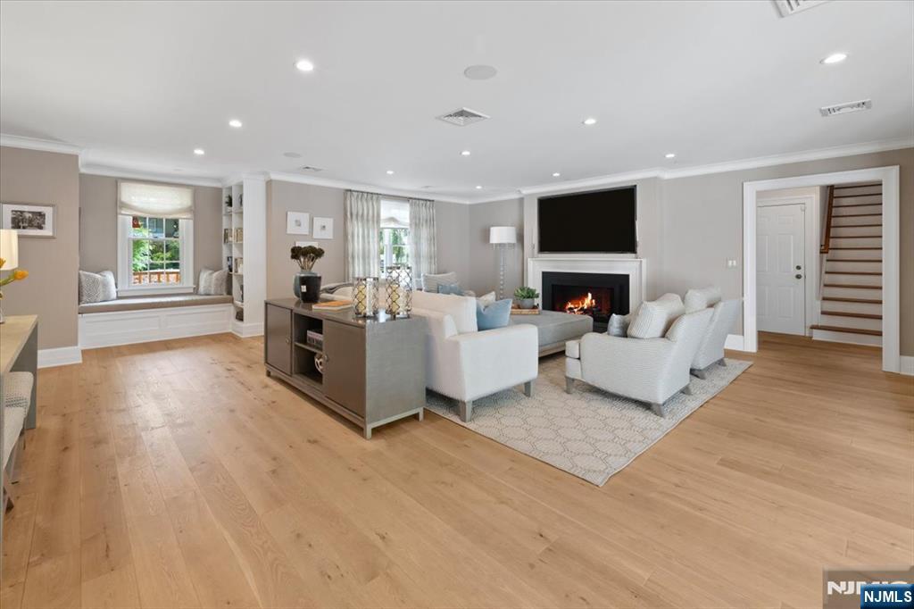 454 Hasbrouck Boulevard - Photo 4