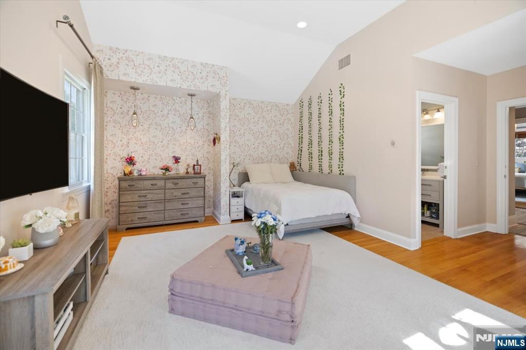 454 Hasbrouck Boulevard — photo 32