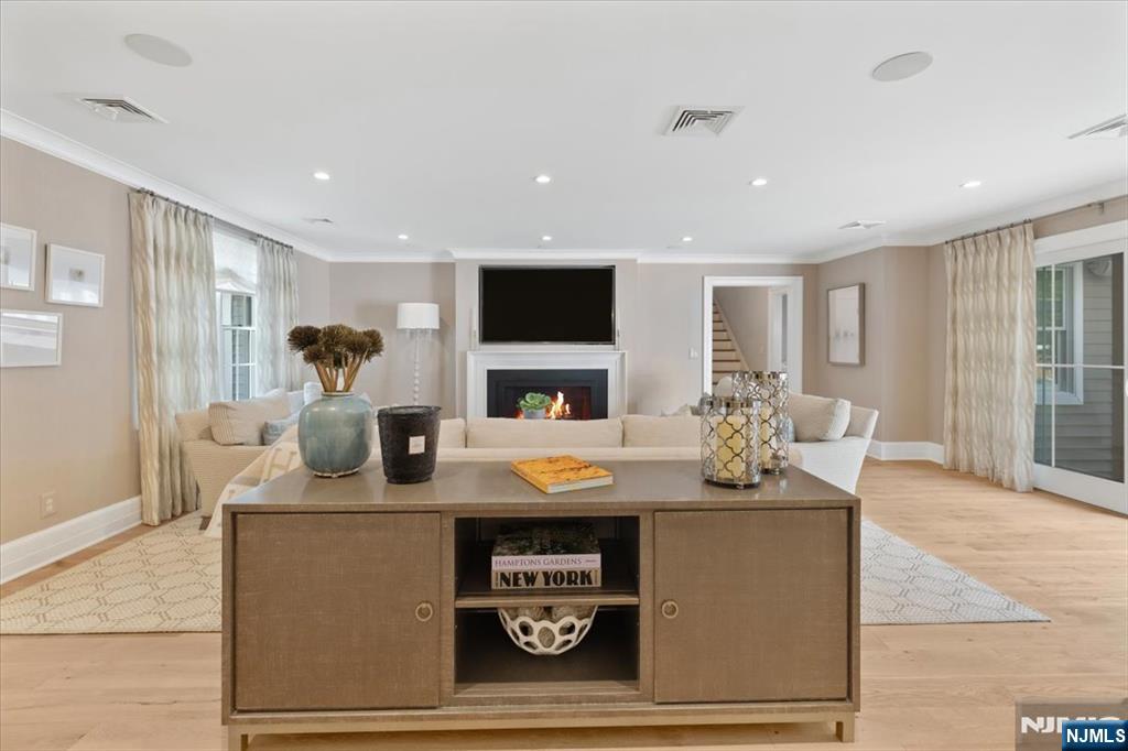 454 Hasbrouck Boulevard - Photo 5