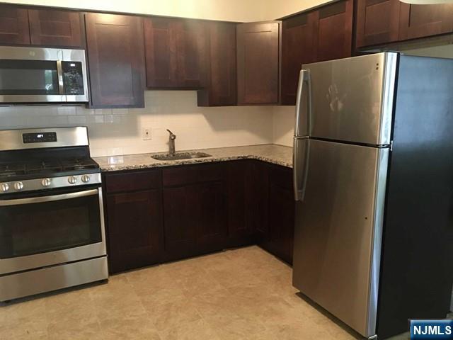 1105 Washington Drive - Photo 5