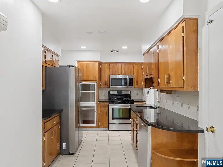 168 County, Cresskill, NJ 07626 Listing Photo  12
