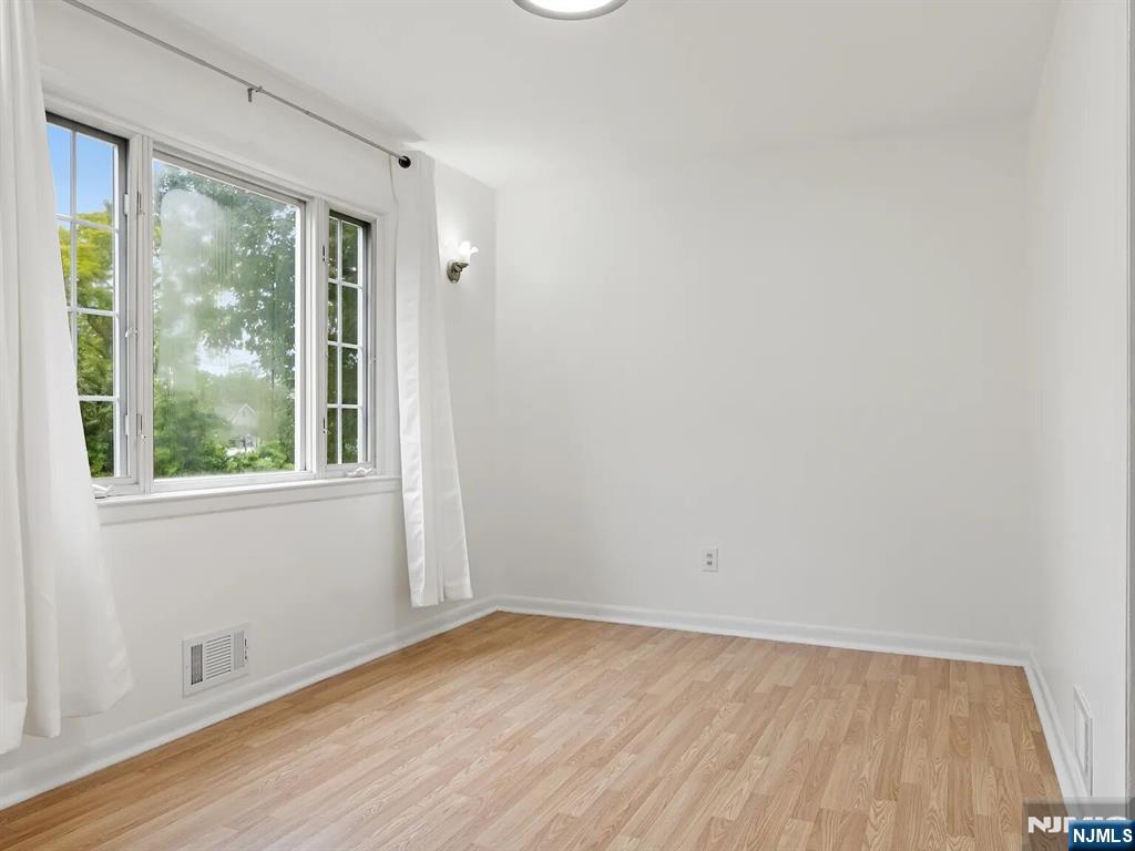 168 County, Cresskill, NJ 07626 Listing Photo  18