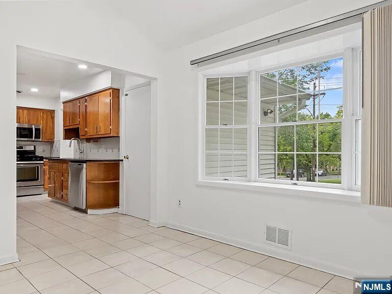 168 County, Cresskill, NJ 07626 Listing Photo  5