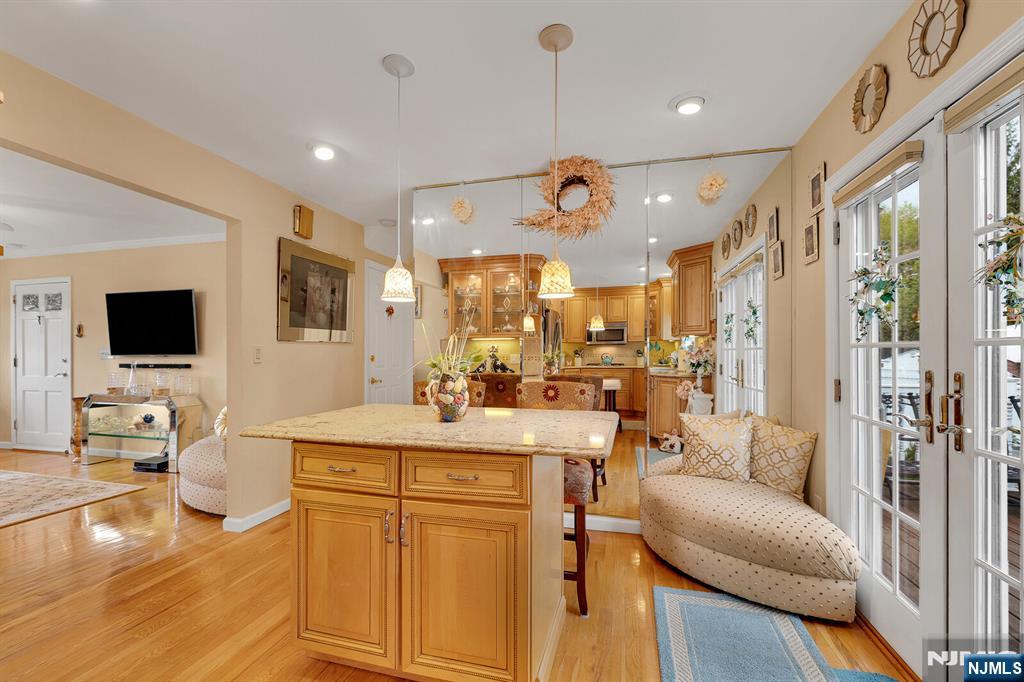 347 Mansfield Avenue — photo 16