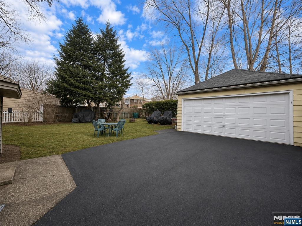 189 Martha Avenue - Photo 3