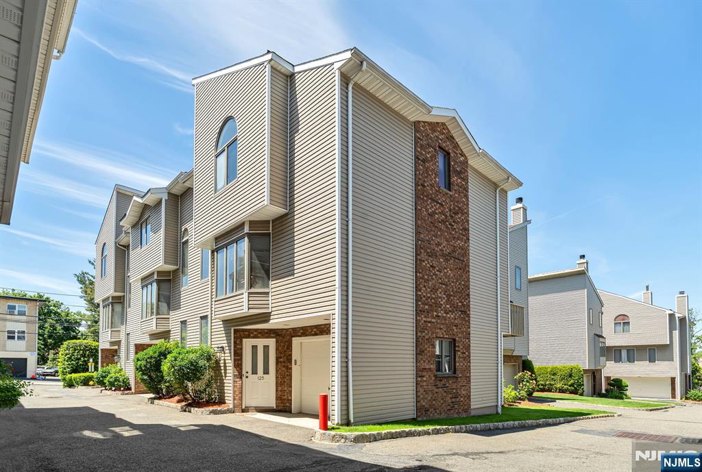 125 Roosevelt Place - Photo 1