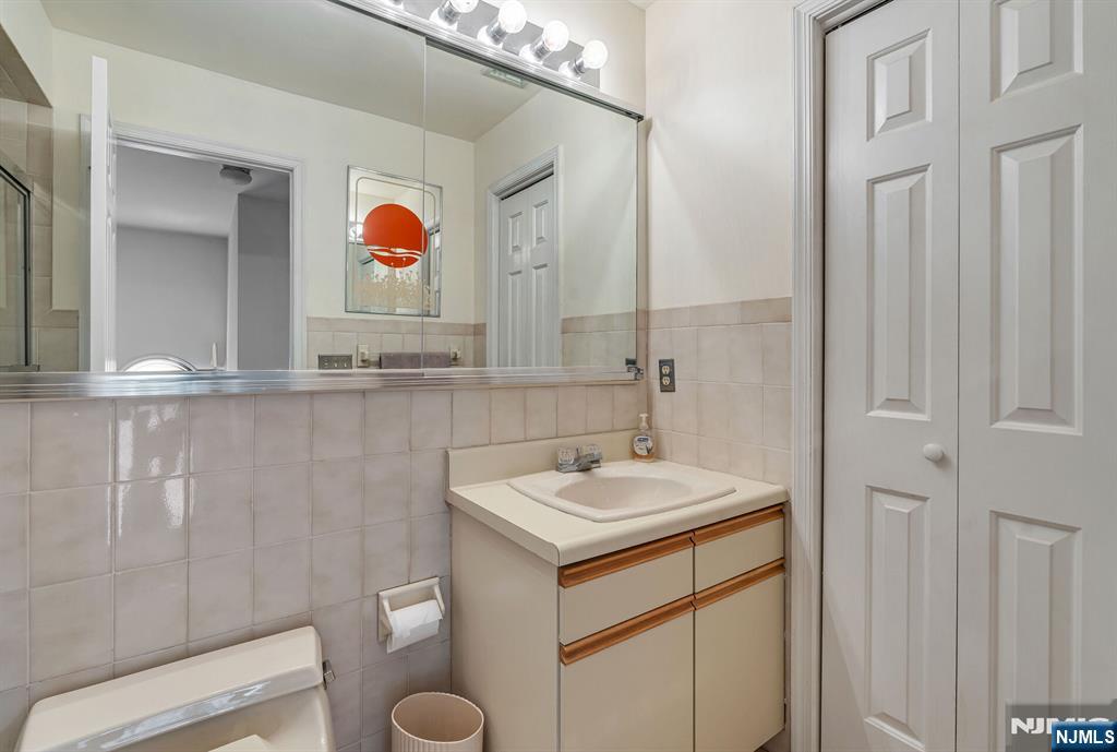 125 Roosevelt Place, Palisades Park, NJ 07650 Listing Photo  17