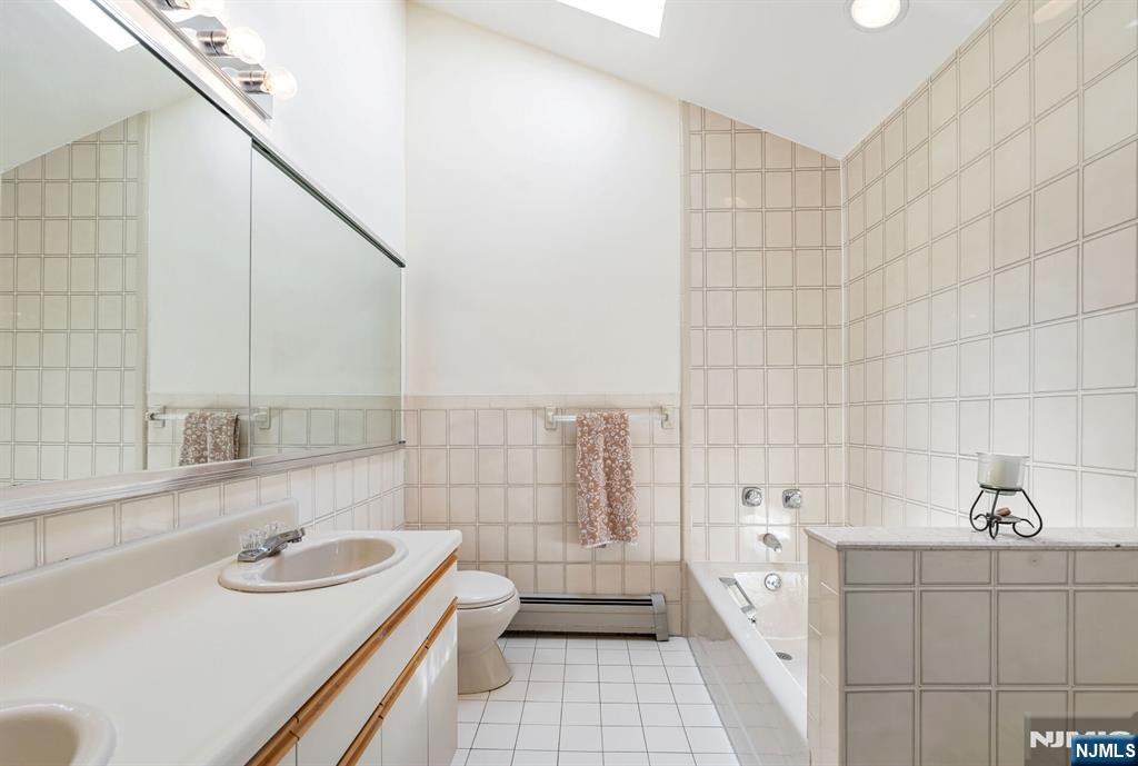 125 Roosevelt Place, Palisades Park, NJ 07650 Listing Photo  22
