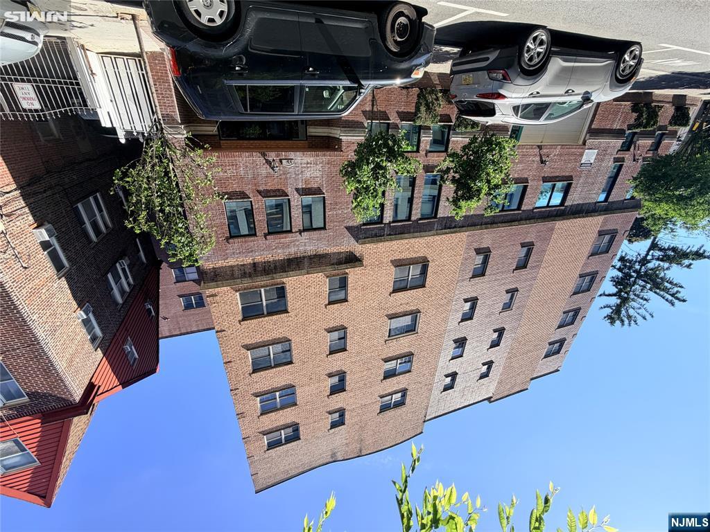135 38th Street 701 - Photo 2