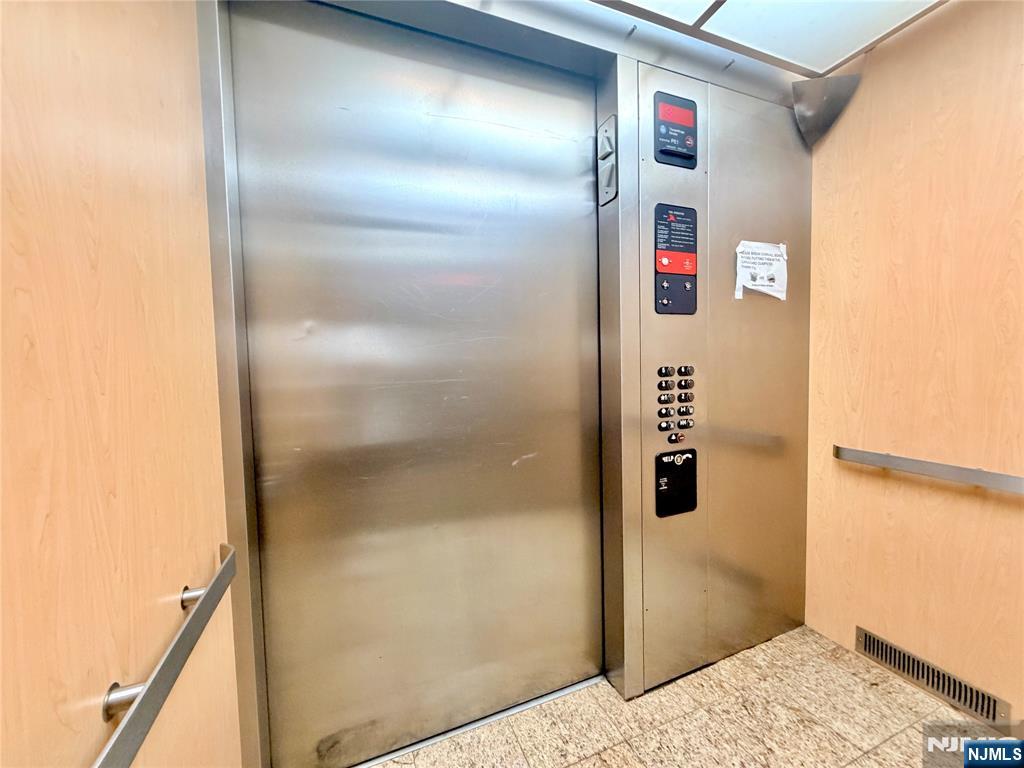 135 38th Street 701 - Photo 4