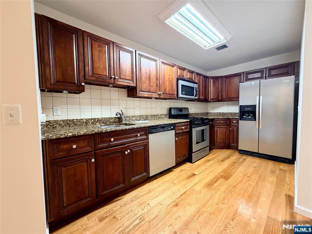 135 38th Street 701 - Photo 4