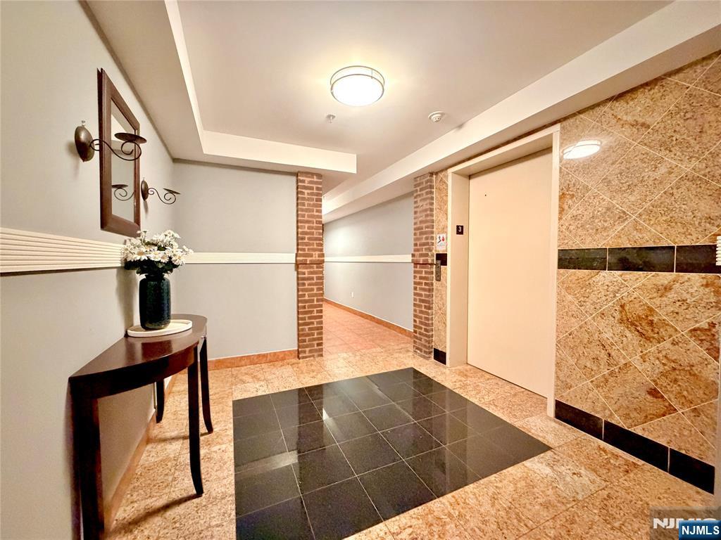 135 38th Street 701 - Photo 5