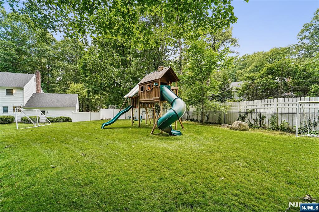105 Deerhorn Court — photo 32