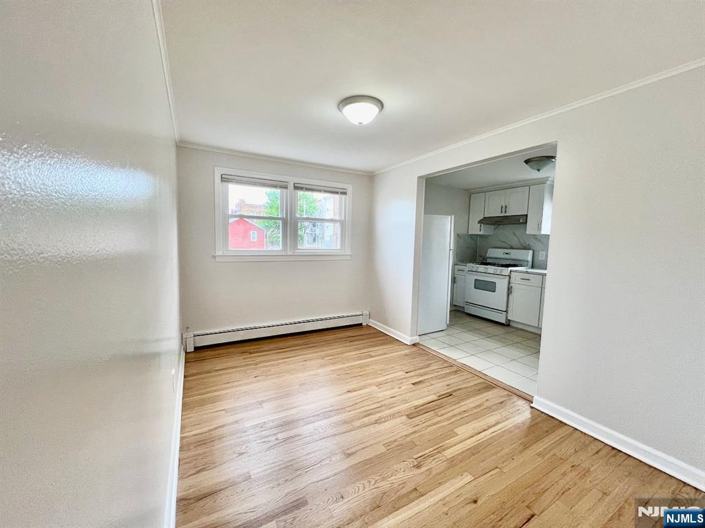 200 Maple Street 2 - Photo 3