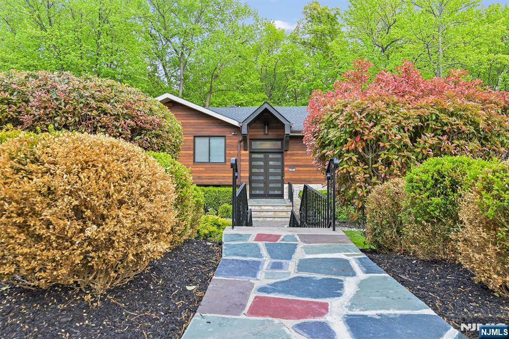 655 Floyd Street - Photo 2