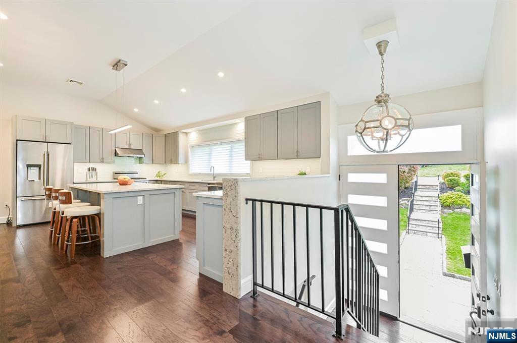 655 Floyd Street - Photo 3