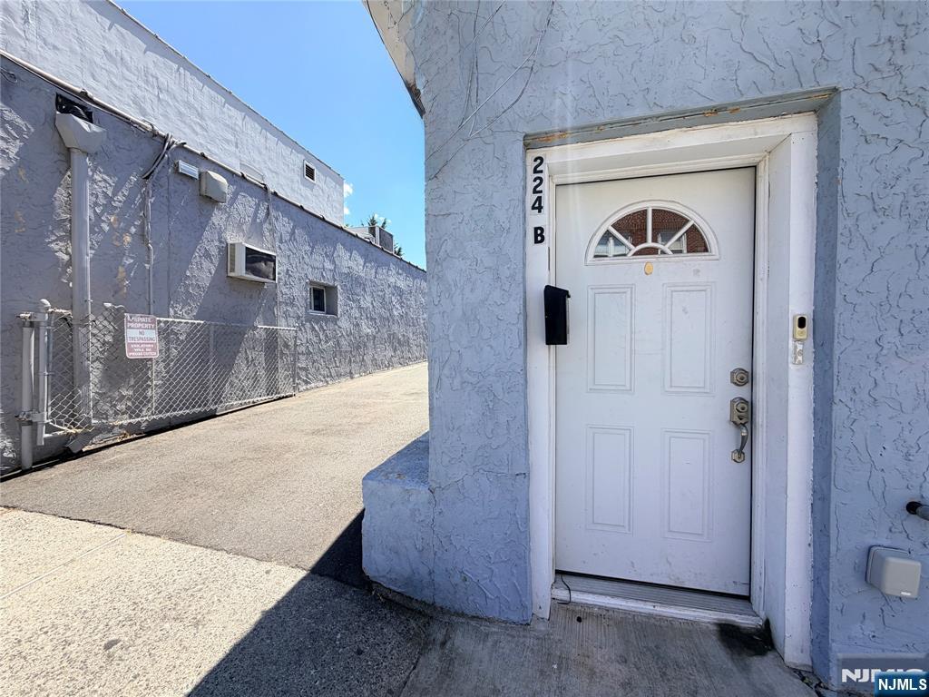 224 Macarthur Avenue B (Left Side - Photo 2
