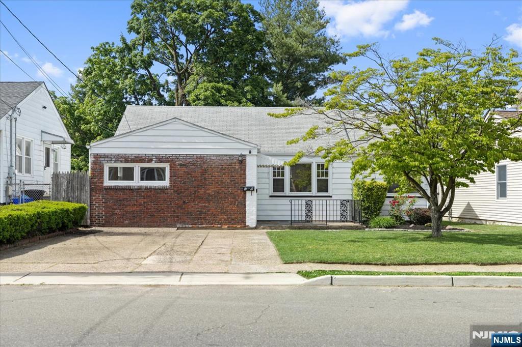 Homes for sale in Saddle Brook, NJ | 29 Graham Ter, Saddle Brook, NJ 07663 | MLS# 26019502