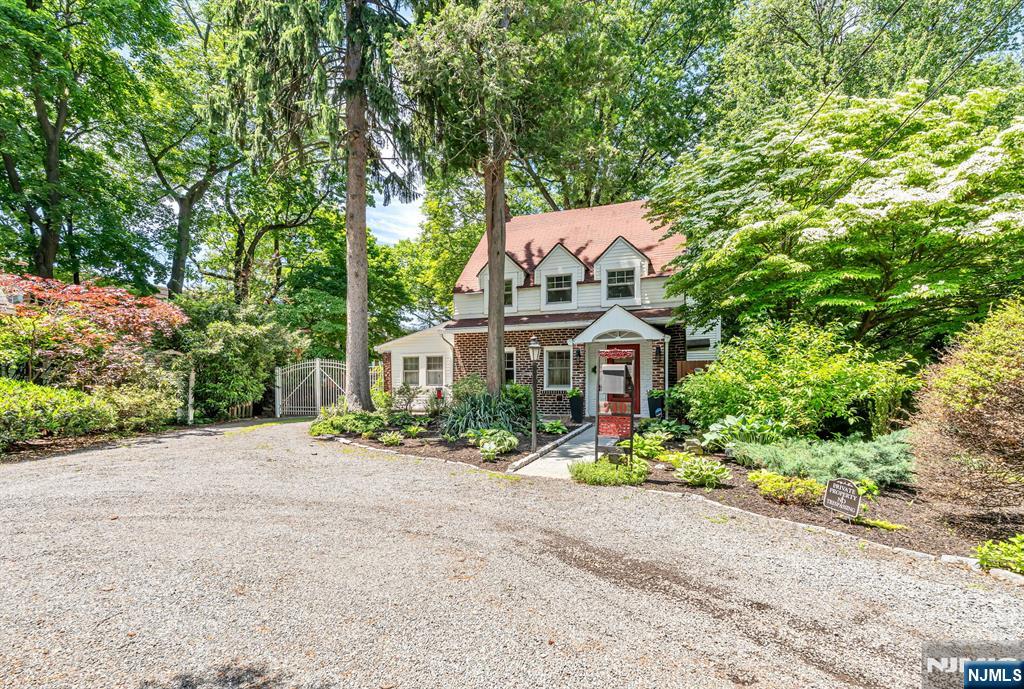 Homes for sale in Teaneck, NJ | 740 River Rd, Teaneck, NJ 07666 | MLS# 26019506