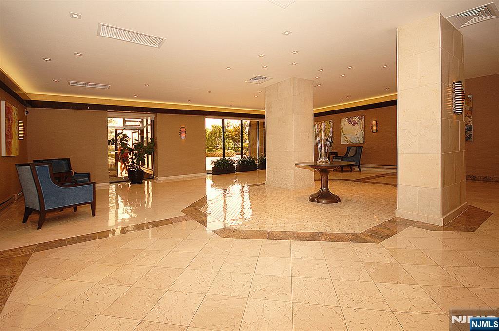 300 Winston Drive 1918 - Photo 2