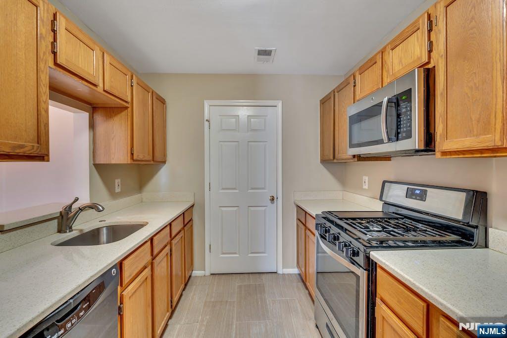 1041 Cumberland, Mahwah, NJ 07430 Listing Photo  5