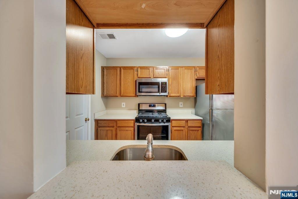1041 Cumberland, Mahwah, NJ 07430 Listing Photo  7