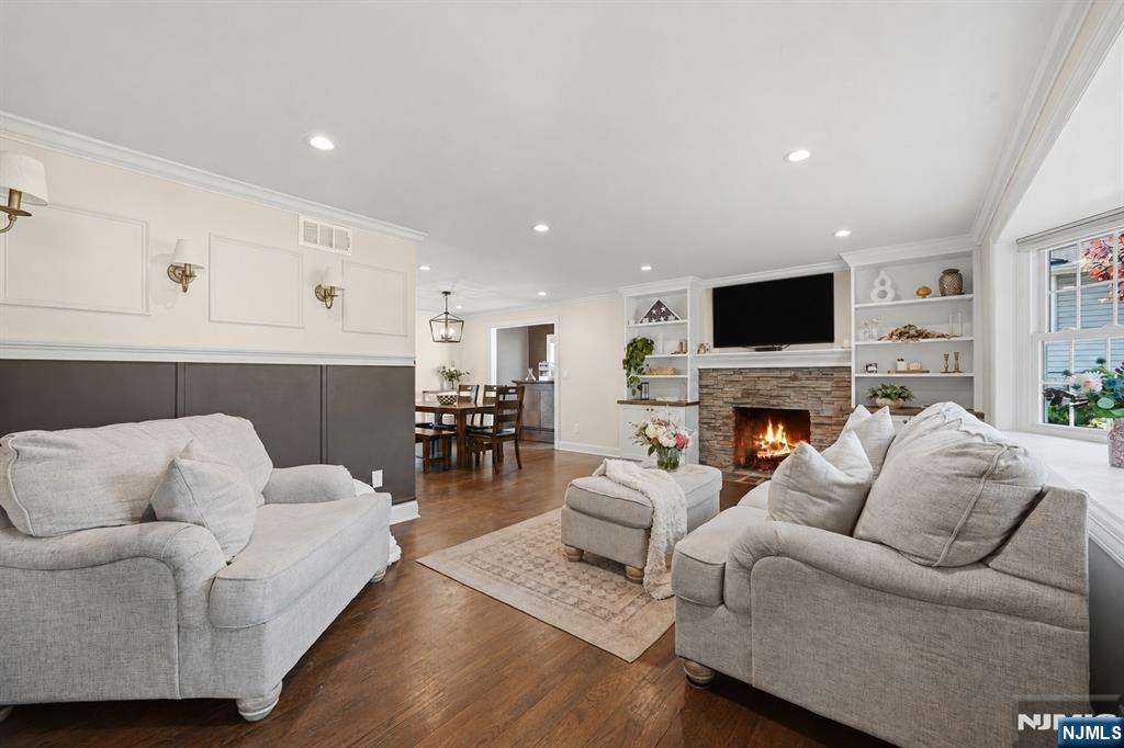35 Stuart Street, Waldwick, NJ 07463 Listing Photo  4