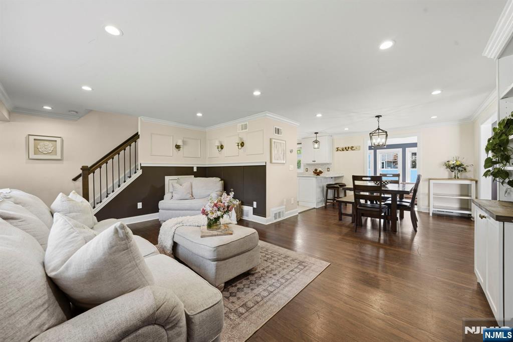 35 Stuart Street, Waldwick, NJ 07463 Listing Photo  6