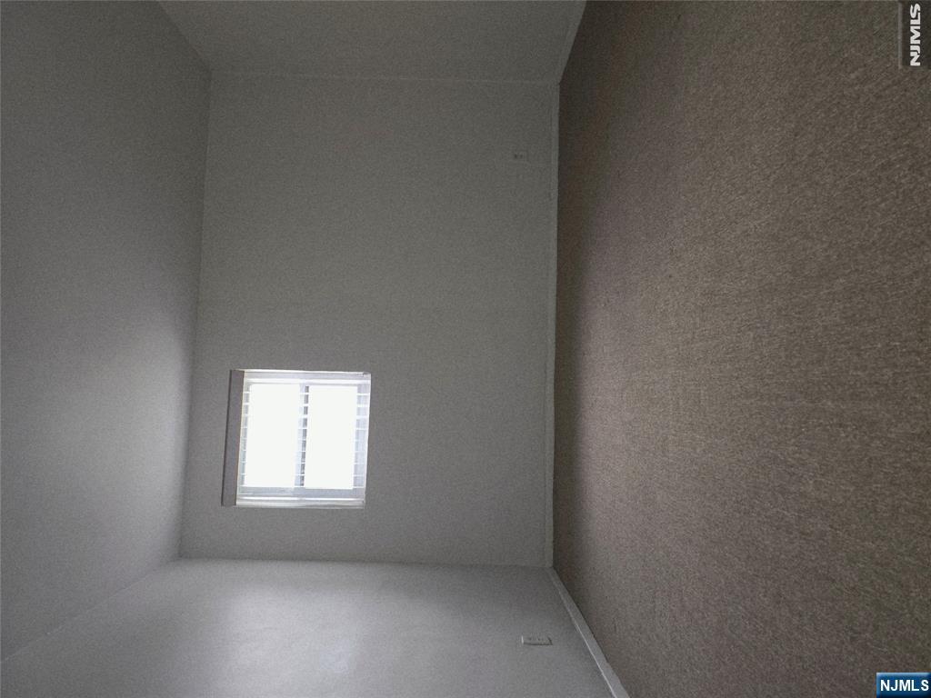 2345 Linwood Avenue 2H - Photo 4