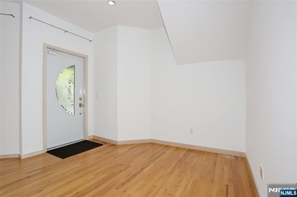 25 Bogert Place 1ST.FLOOR - Photo 4