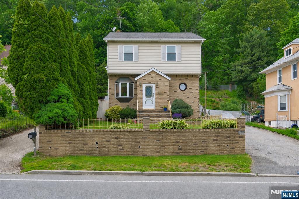 562 Valley Road - Photo 1