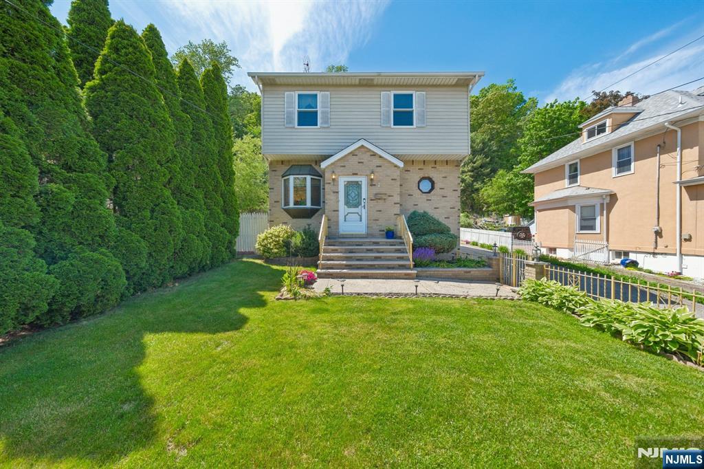 562 Valley Road - Photo 2
