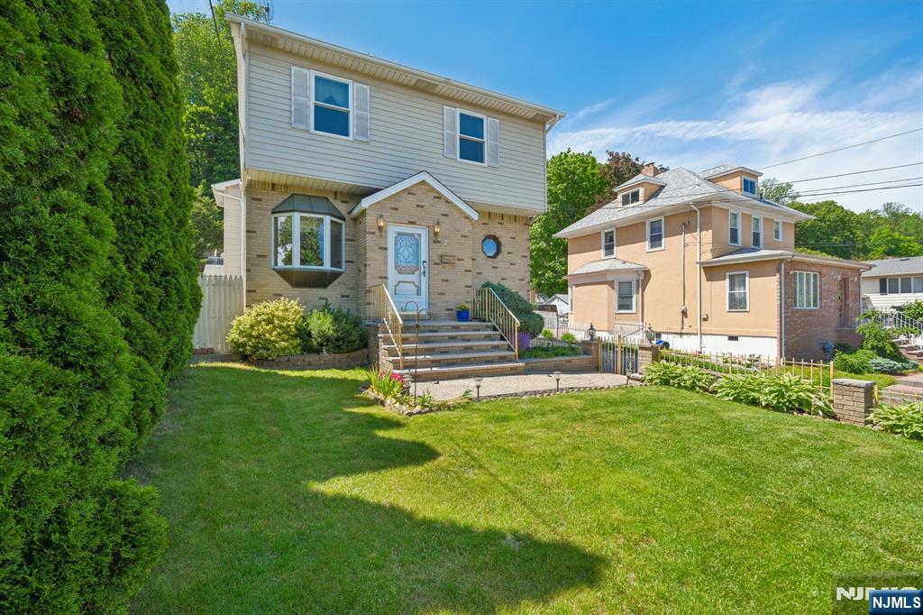 562 Valley Road - Photo 3