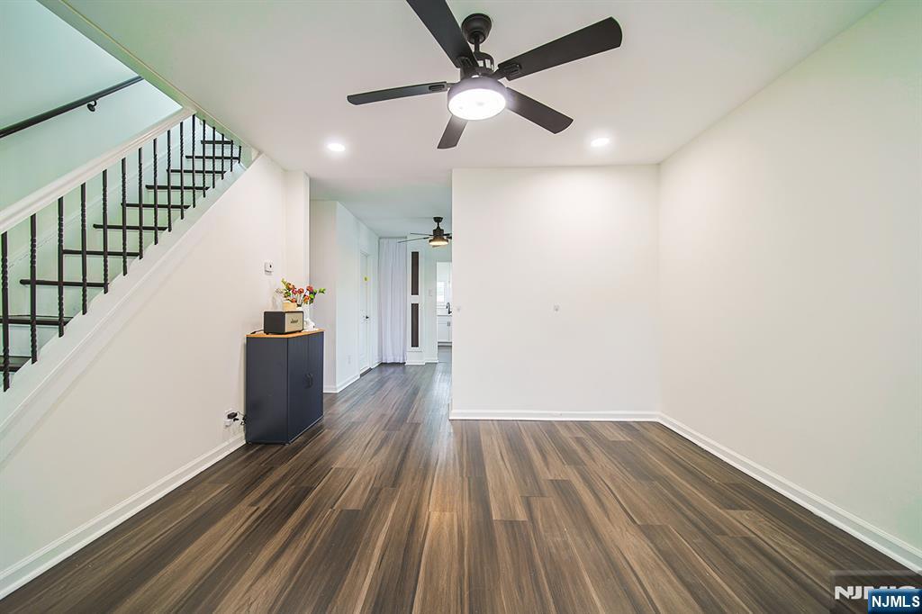 24-09 Raphael Street - Photo 5