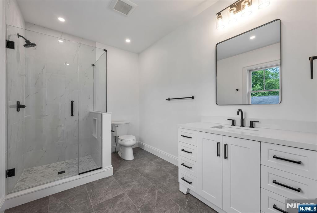First Floor Ensuite Bath