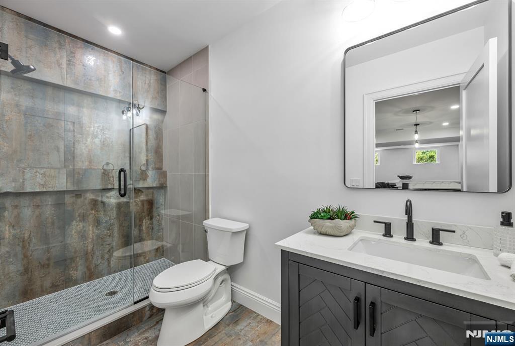 Lower Level Full Bath