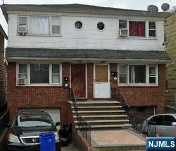 713 Warren Street - Photo 1