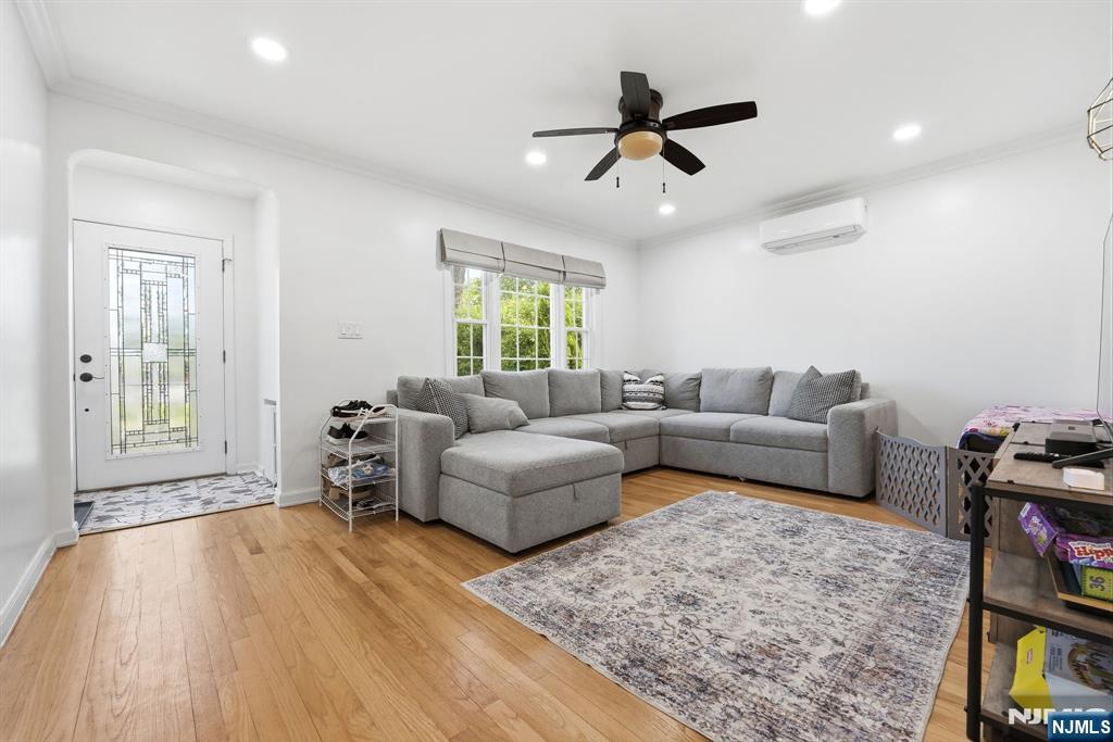 319 E Madison Avenue - Photo 2