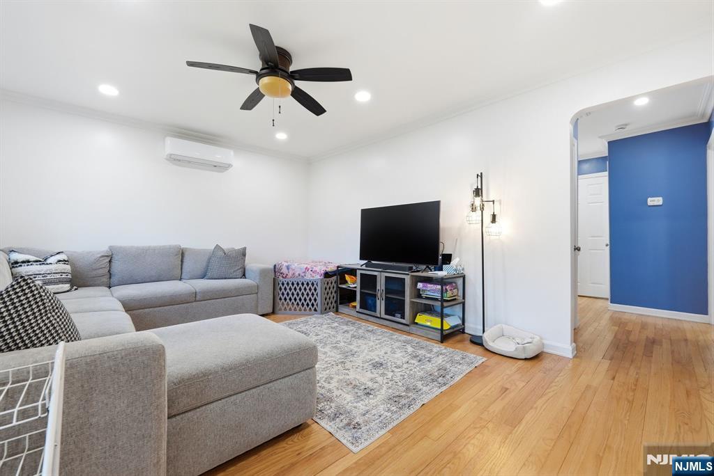 319 E Madison Avenue - Photo 3
