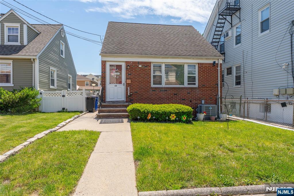 19 Albert Street - Photo 1