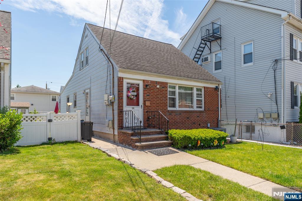 Homes for sale in North Arlington, NJ | 19 Albert St, North Arlington, NJ 07031 | MLS# 26019607