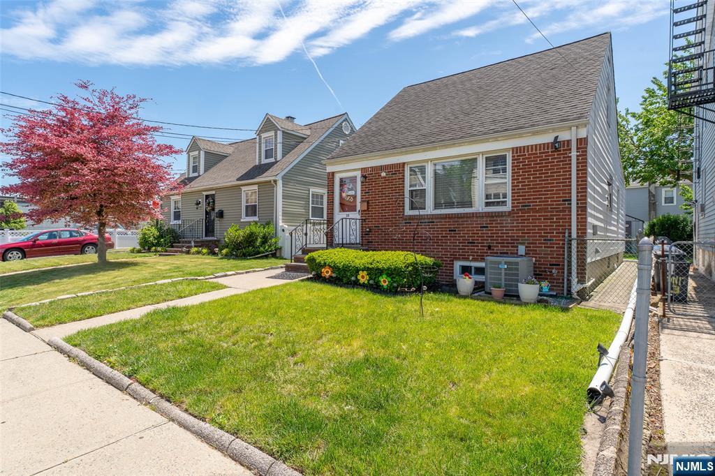 Homes for sale in North Arlington, NJ | 19 Albert St, North Arlington, NJ 07031 | MLS# 26019607